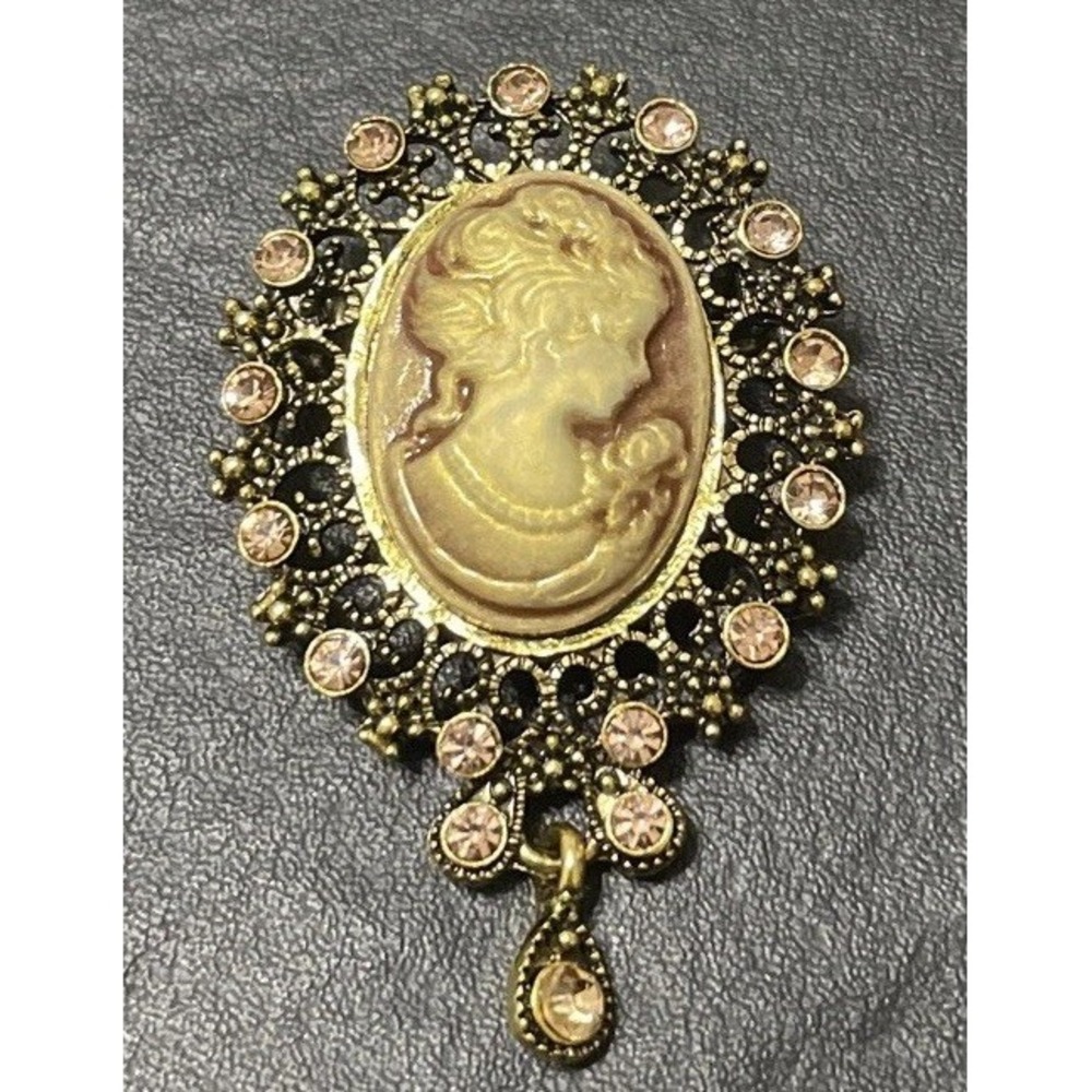 Cameo Brooch Drop Pink Stone Oval Gold Tone Rhinestones Pin Gothic Vintage Style